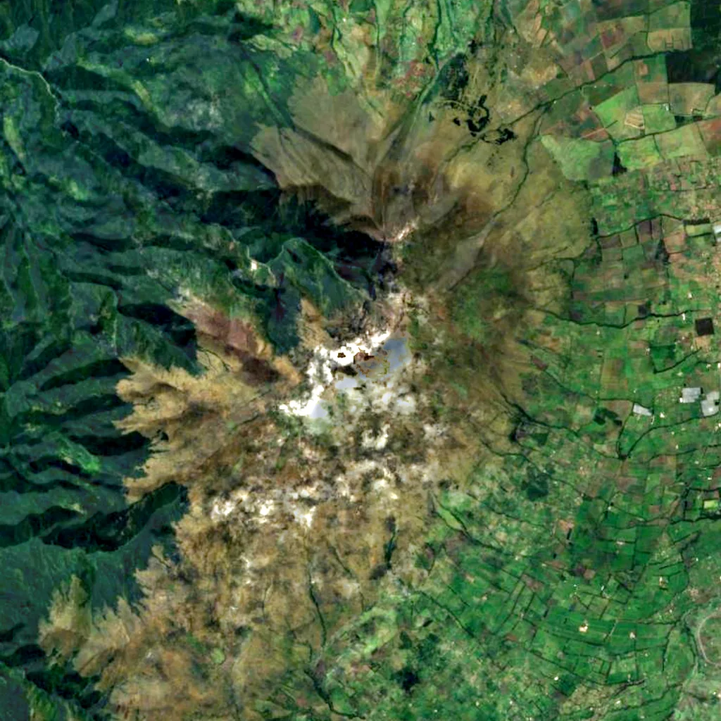 Corazón volcano seen from above (Sentinel-2)