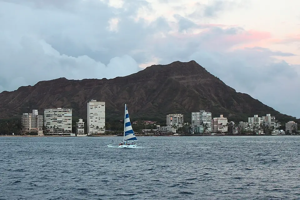 Diamond Head Crater (15599472038)
