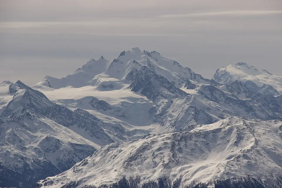 Dom and Dufourspitze (16577110980)