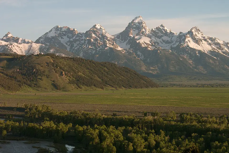 Blacktail Butte and Teton Mountains, Wyoming - panoramio