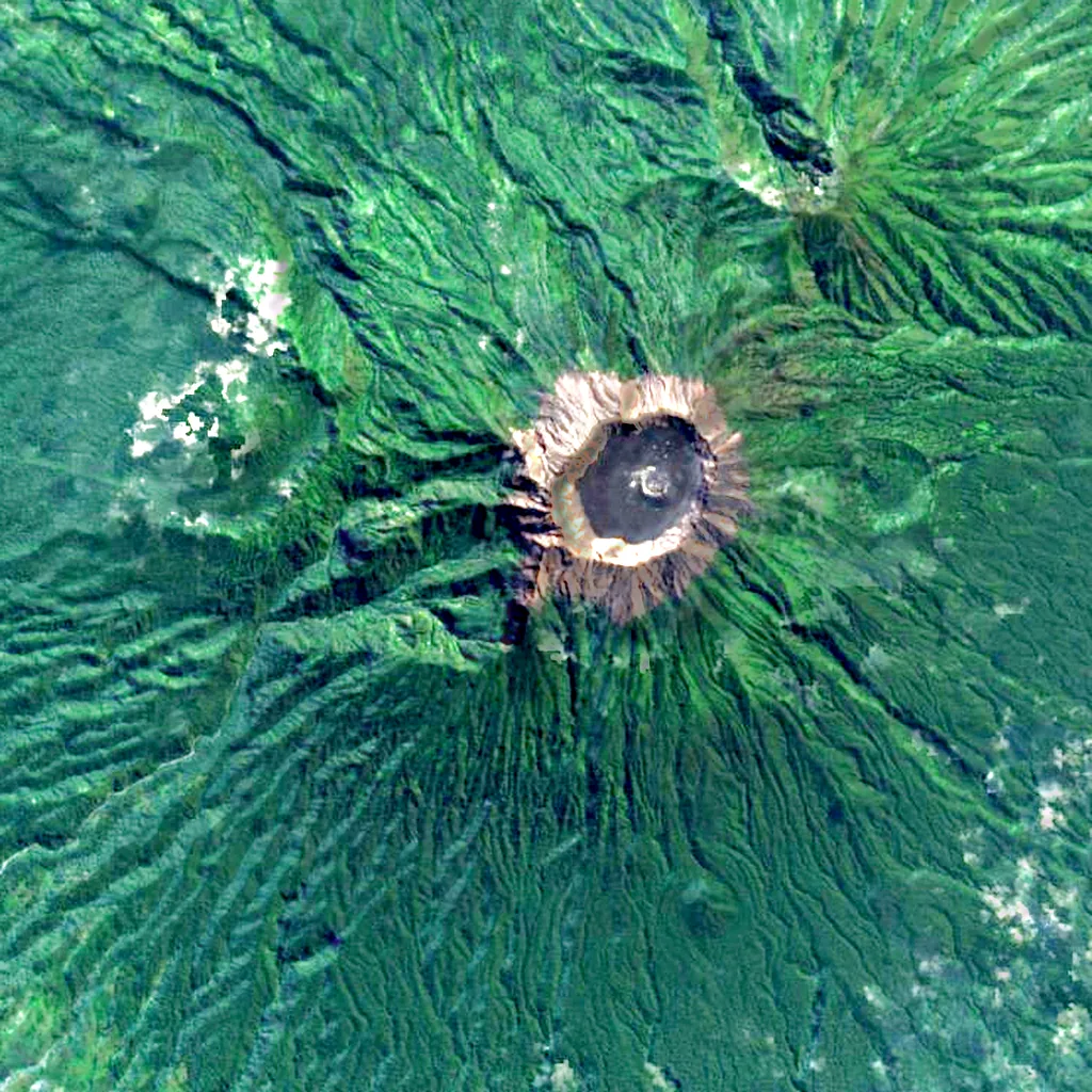 Gunung Raung seen from above (Sentinel-2)