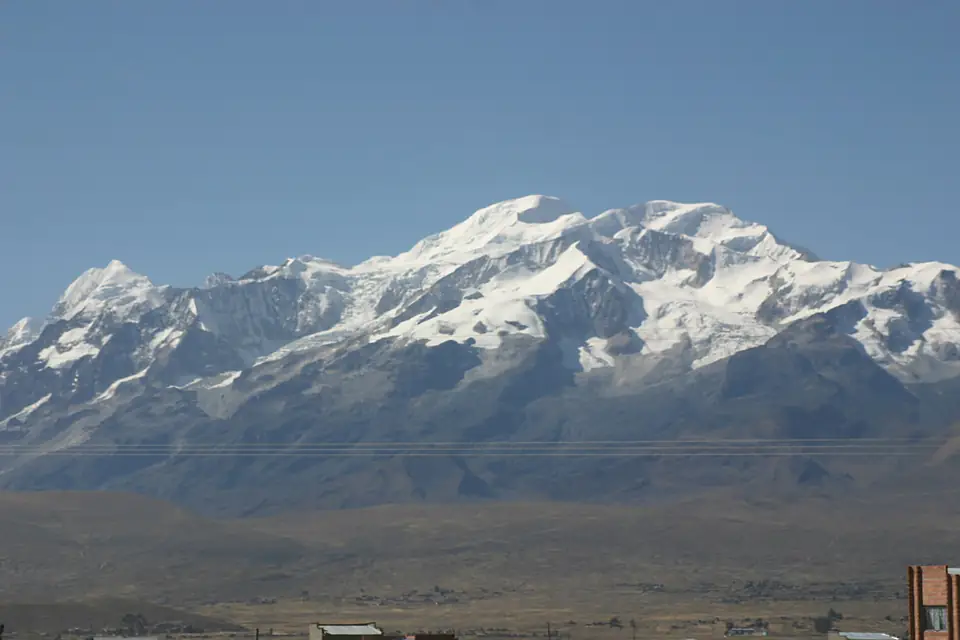 EL ILLAMPU, UNO DE LOS NEVADOS MAS ALTOS DE BOLIVIA