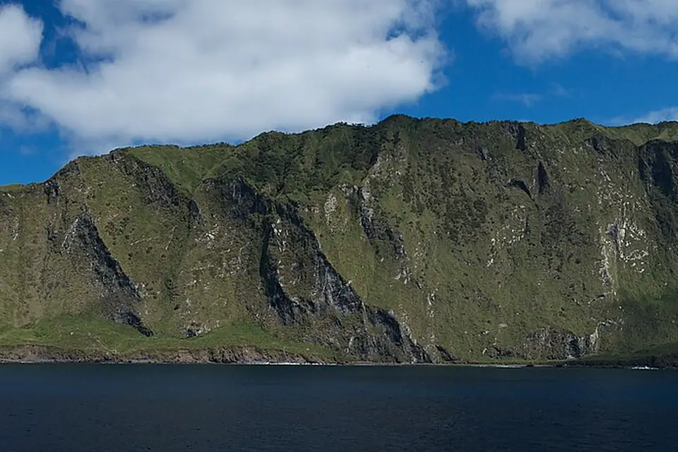 Inaccessible Island Panorama (Large)