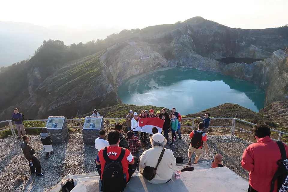 20160401062115 - The two (of three) caldera lakes on Gunung Kelimutu, and Indonesian local tourists taking photos (25912914400)