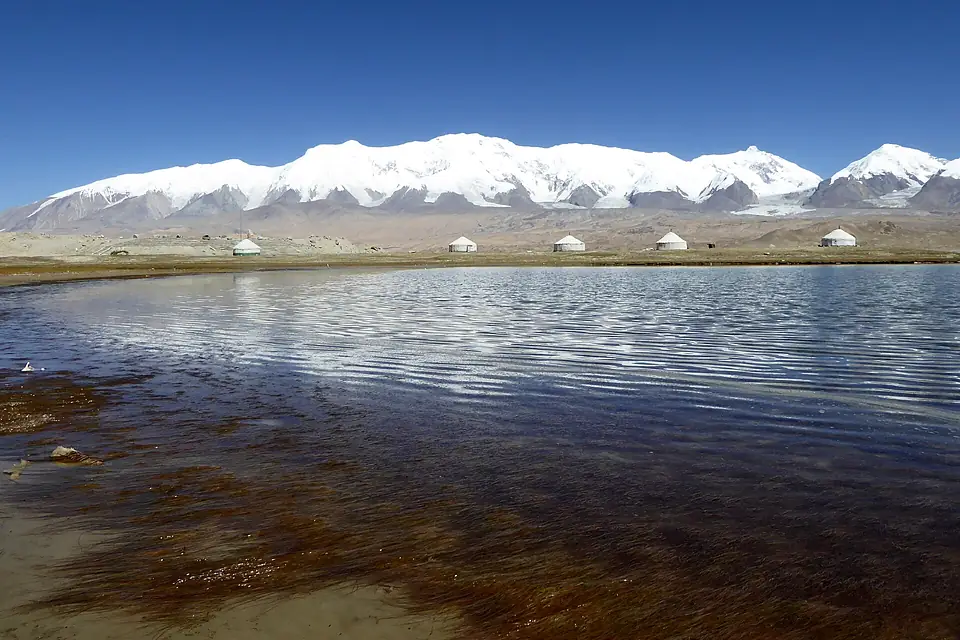 7,719m Kongur Tagh 3,600m Lake Karakul Karakoram Highway Kyrgyz Xinjiang China 新疆 吉爾吉斯 喀喇昆仑公路 喀喇昆仑公路 喀拉庫勒湖 公格尔峰 - panoramio