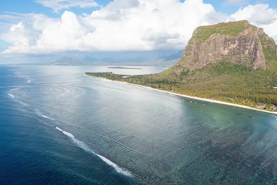 Aerial view of the Indian Ocean on the southwest part of Mauritius (53697773506)