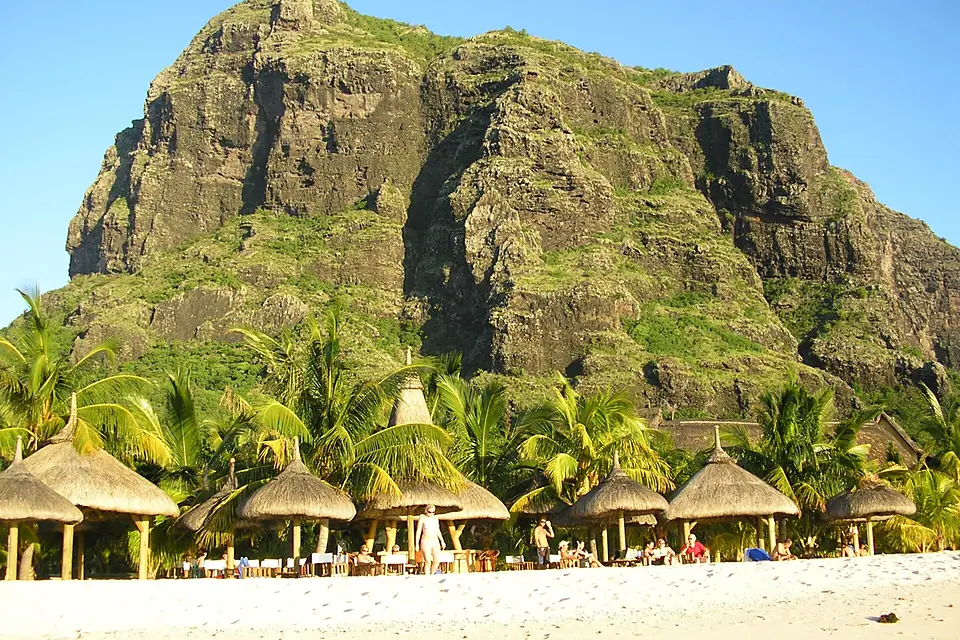DINAROBIN HOTEL AND VIEW ON LE MORNE 8 - panoramio