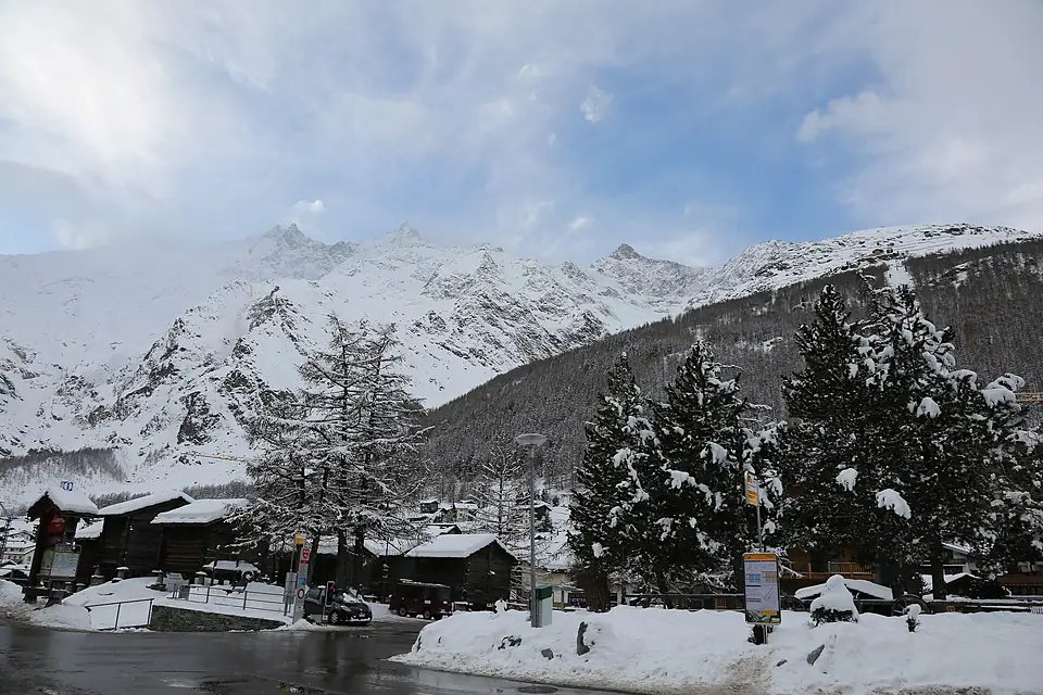 Dom and mountain range from Saas-Fee