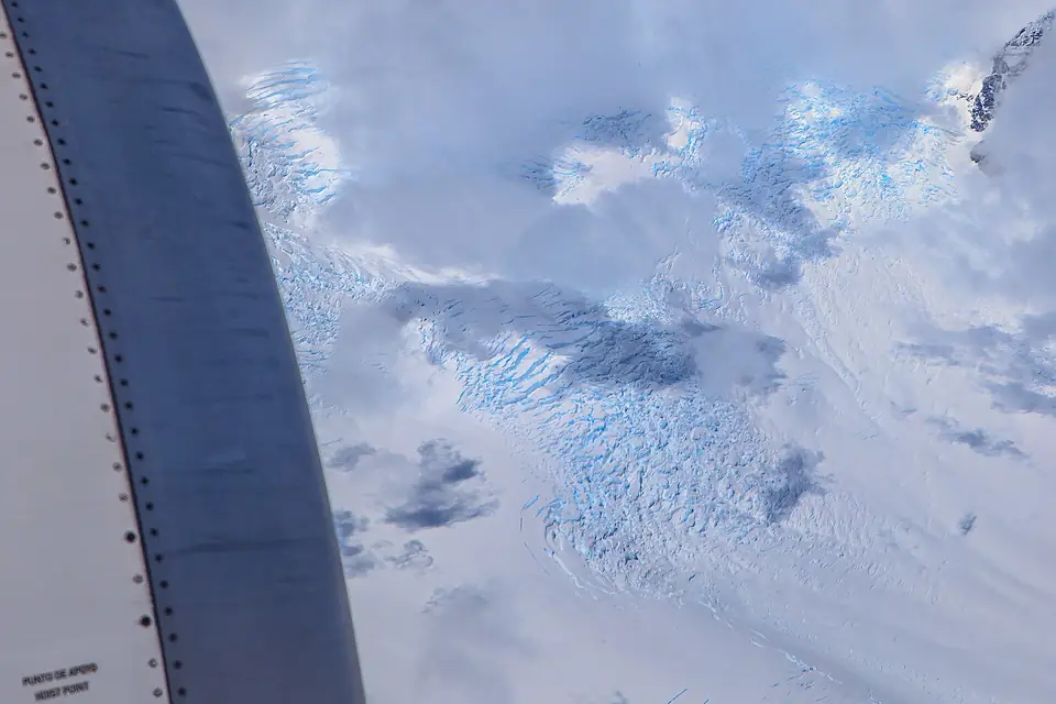 Flight over the southernPatagonian icecap from Puerto Monti to Punta Arenas - active Glaciers on the west side of Monte San Valentin - (25067157332)