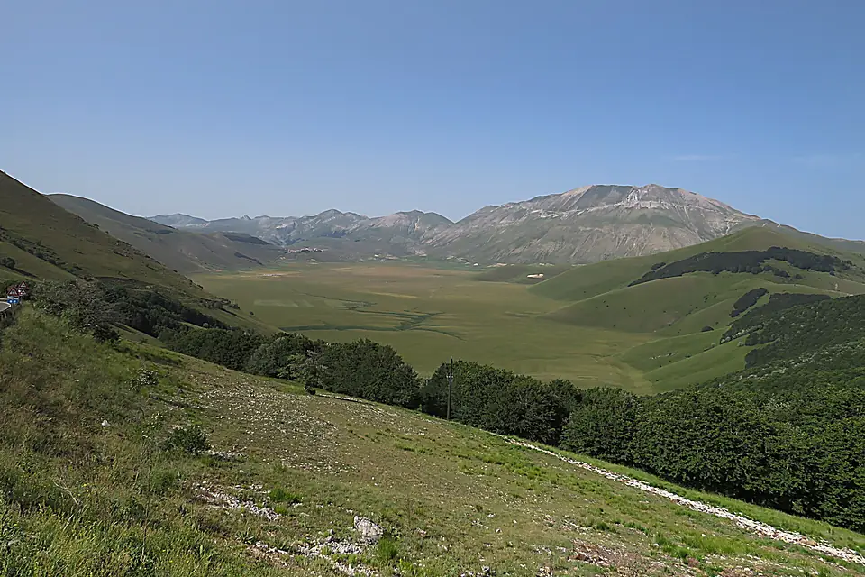 01 El massís del Vettore i el Pian Grande, PN Monti Sibillini, des del Valico di Castelluccio