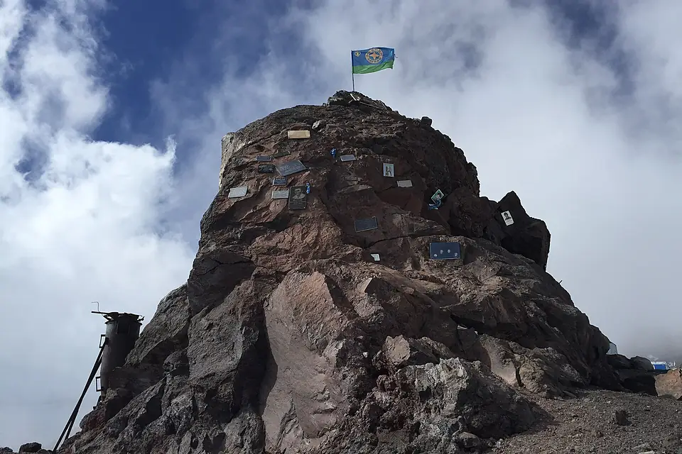 2015 - Elbrus-2 with www.mountainguide.ru-26