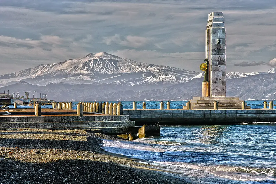 Arena dello Stretto ed Etna