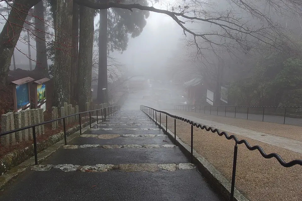Main Hall @ Todo area @ Mount Hiei in the fog @ Kyoto (13405422265)