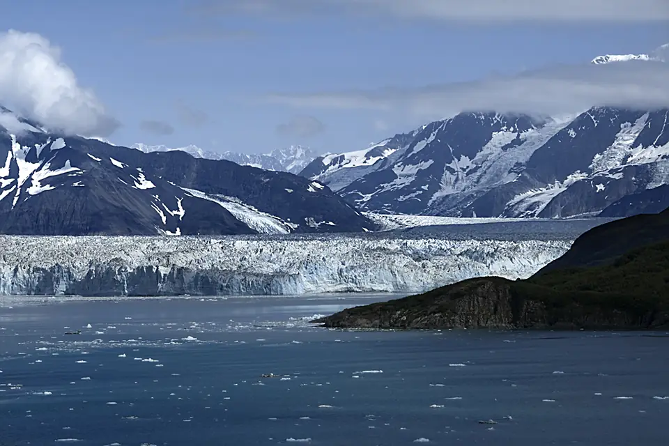 Hubbard Glacier, Disenchantment bay and Mount Vancouver