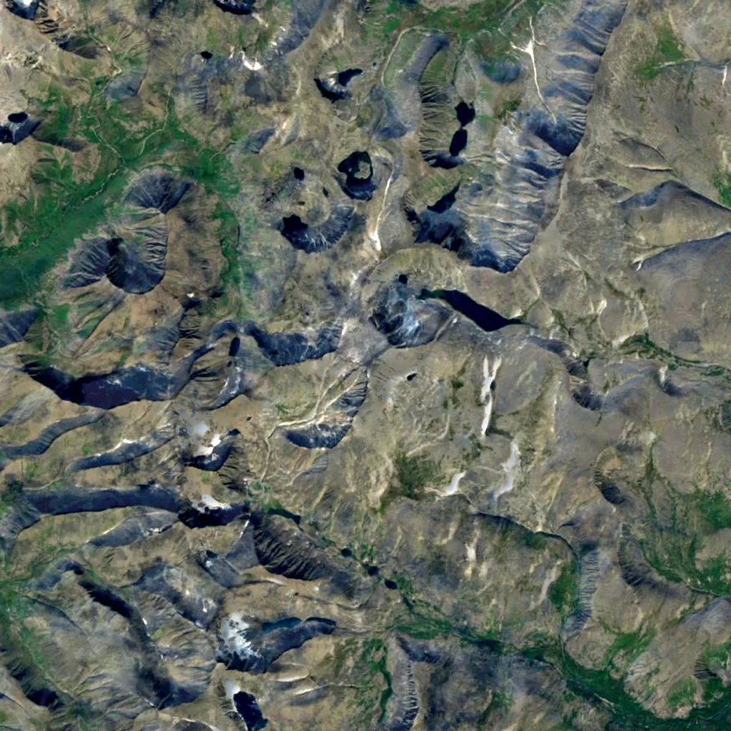 Mount Narodnaya seen from above (Sentinel-2)