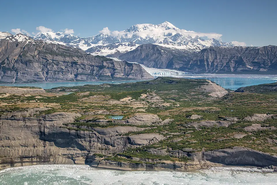 Icy Bay & Mt. St. Elias (26156476198)