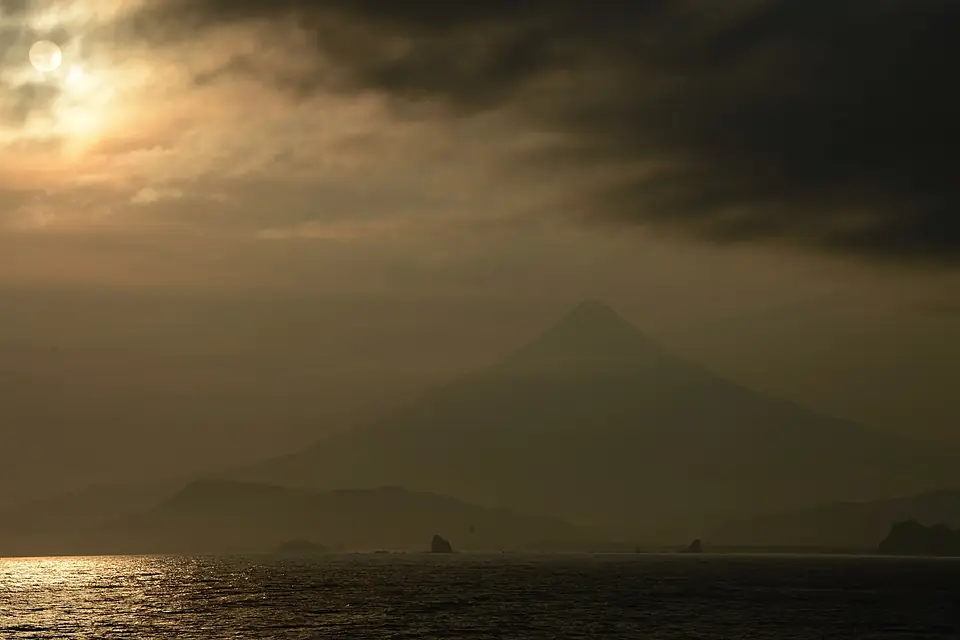 210716 Shishaldin volcano (51325955984)