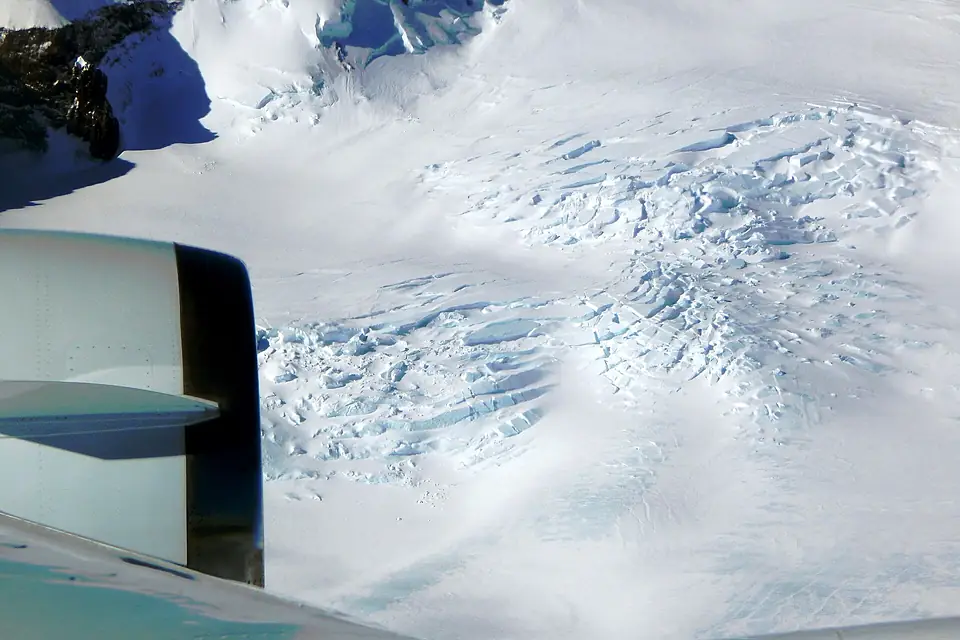Crevasses near Takahe (15836493362)