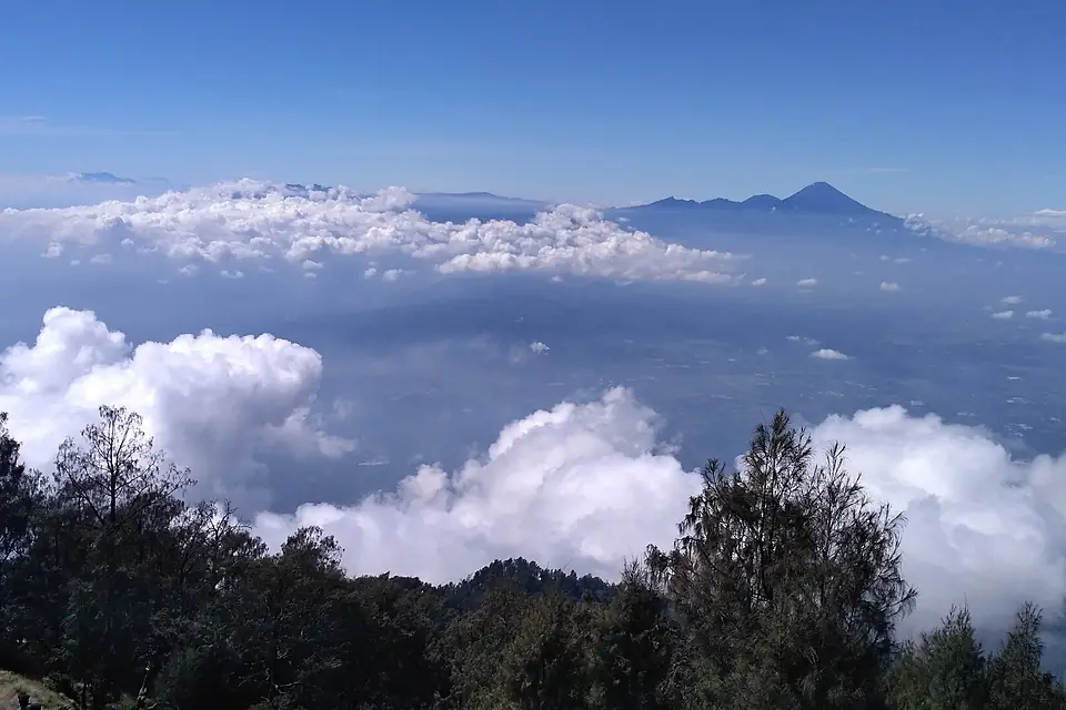Gunung sumbing berawan