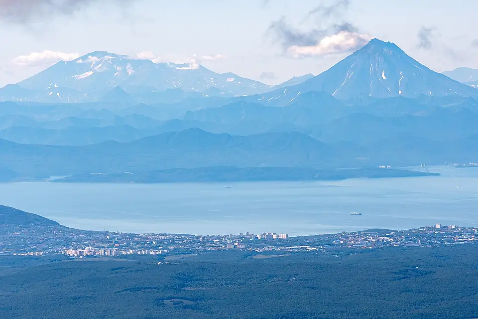 Petropavlovsk-Kamchatsky, Mutnovsky and Vilyuchinsky volcano, a view from the summit of Avachinsky volcano