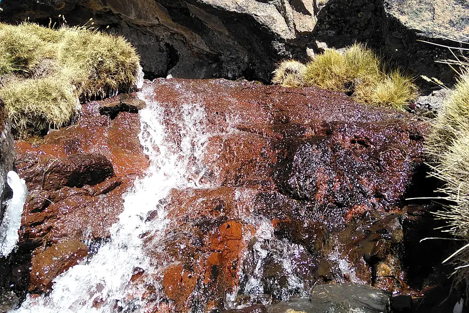 Carhuasanta Rocky Spring