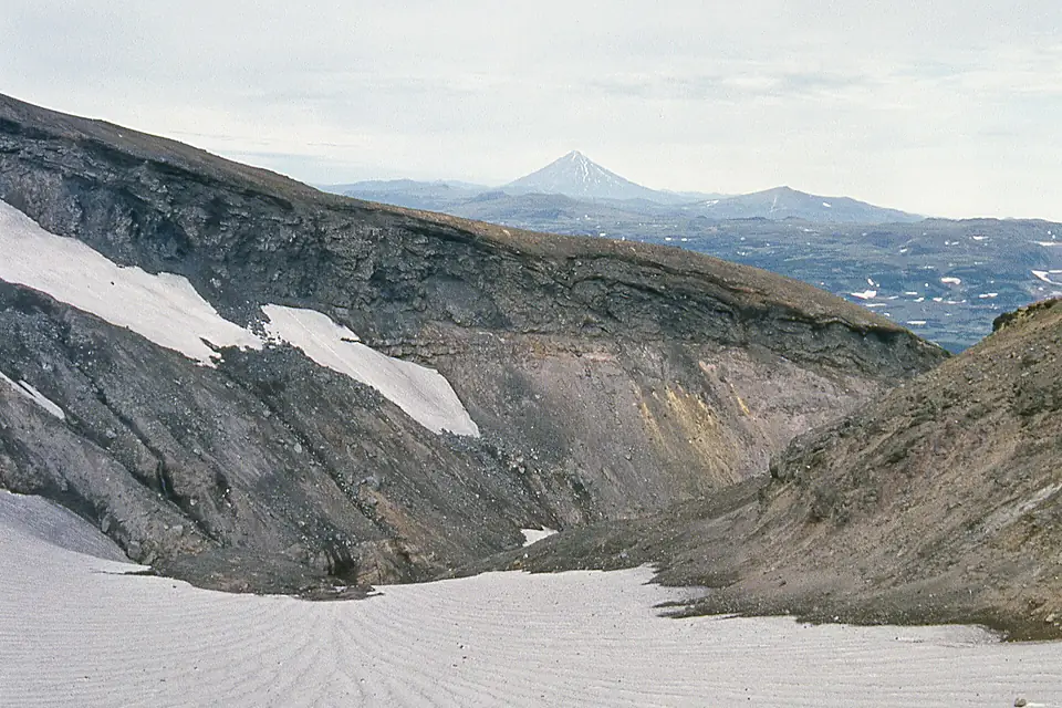 The Opala Volcano seen from the Mutnovsky Volcano - Kamčatka, Russian Federation - Summer 1993 01