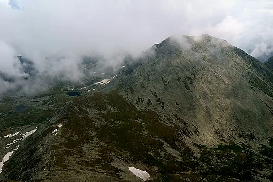 Varful Papusa from Peleaga - panoramio