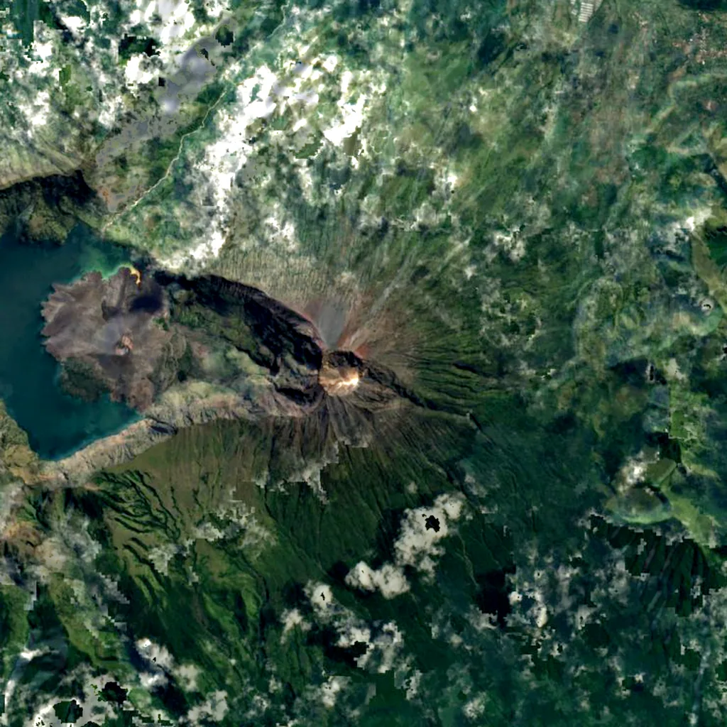 Rinjani seen from above (Sentinel-2)