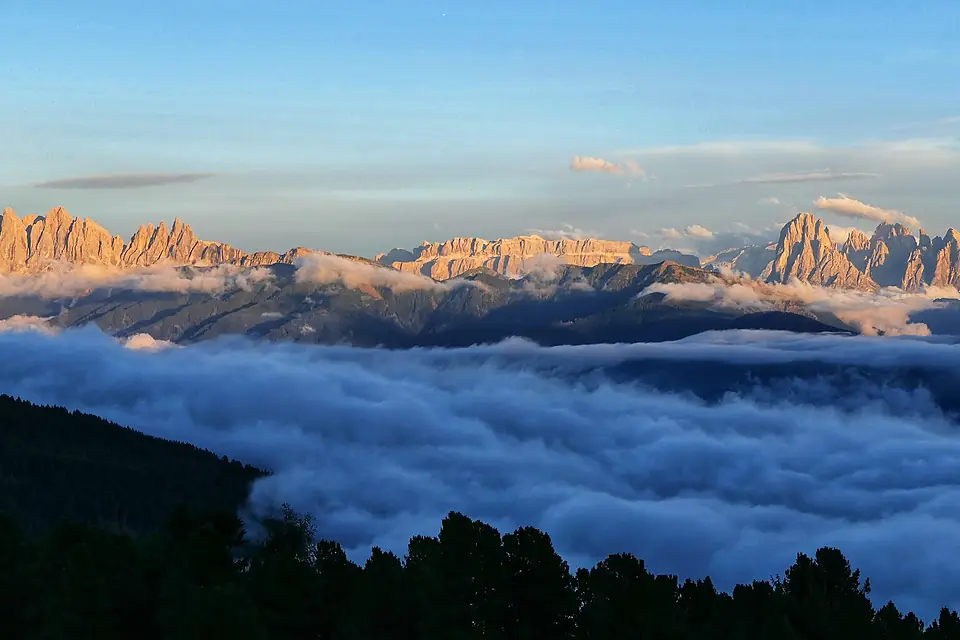 Abendliches Bergpanorama von der Klausner Hütte