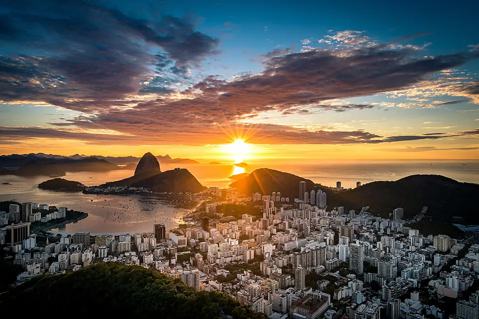 Beautiful sunrise in Rio with Sugarloaf Mountain 1