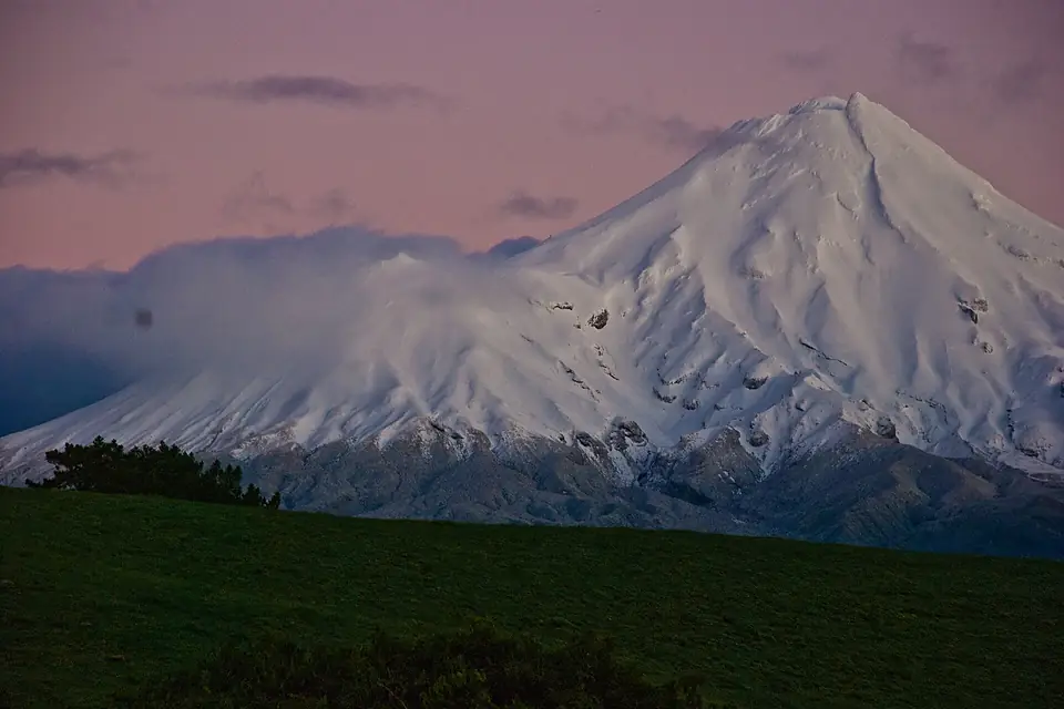 10 August 2008 - Taranaki daybreak 10