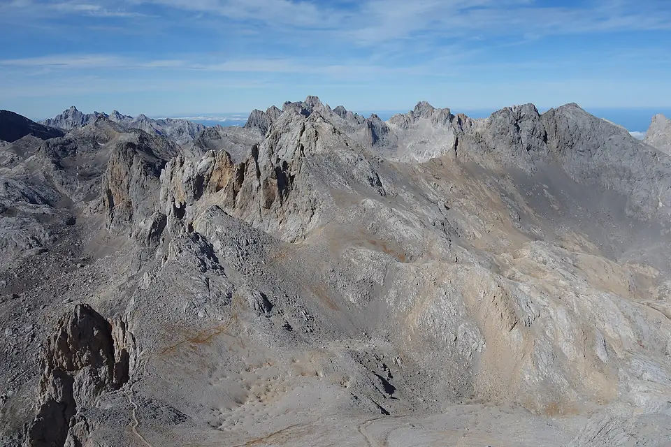 Torre de Cerredo in the middle from Peña Vieja Summit
