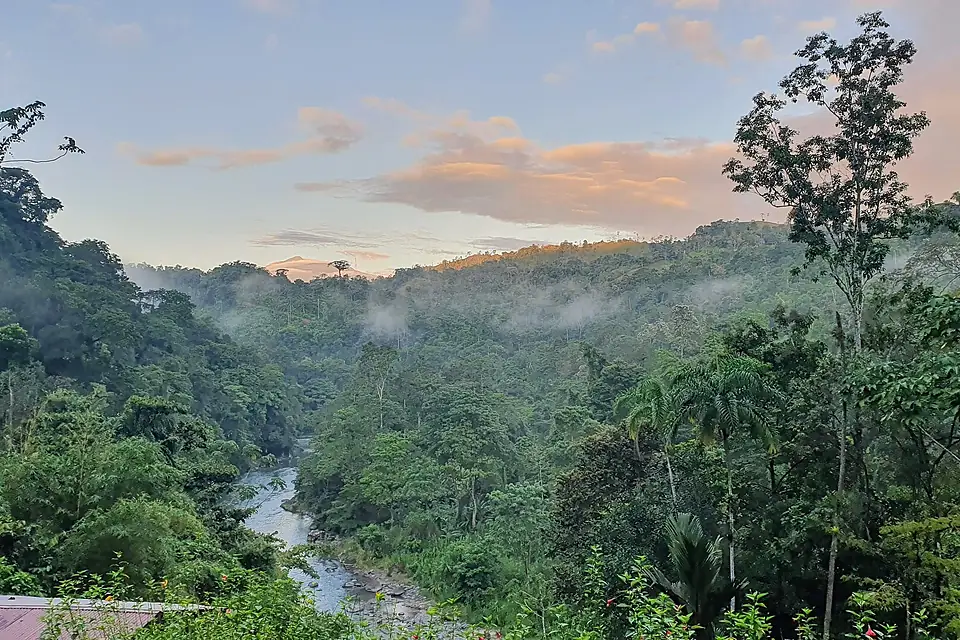 Camino de Costa Rica Ave Sol River Sanctuary Volcán Turrialba River Pacuare