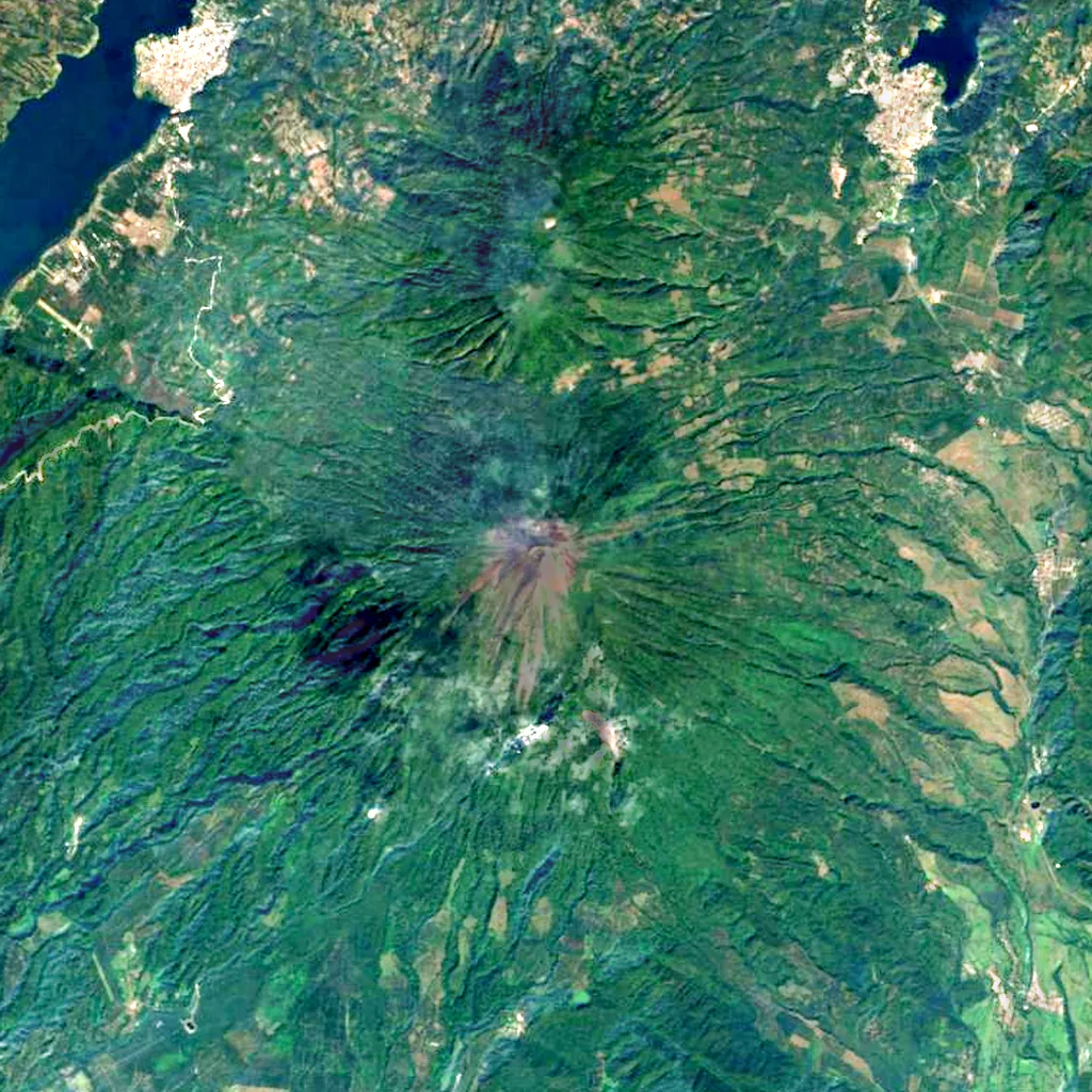 Volcán Atitlán seen from above (Sentinel-2)