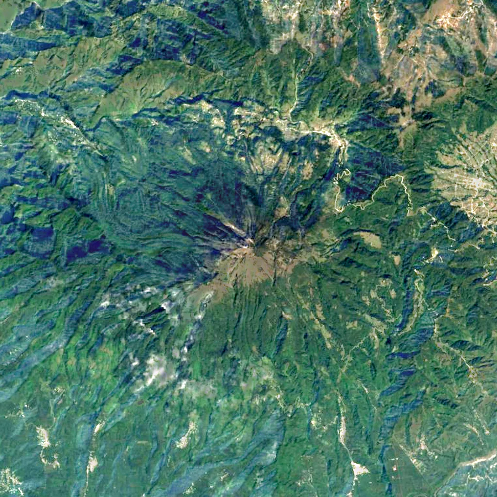 Volcán Tacaná seen from above (Sentinel-2)